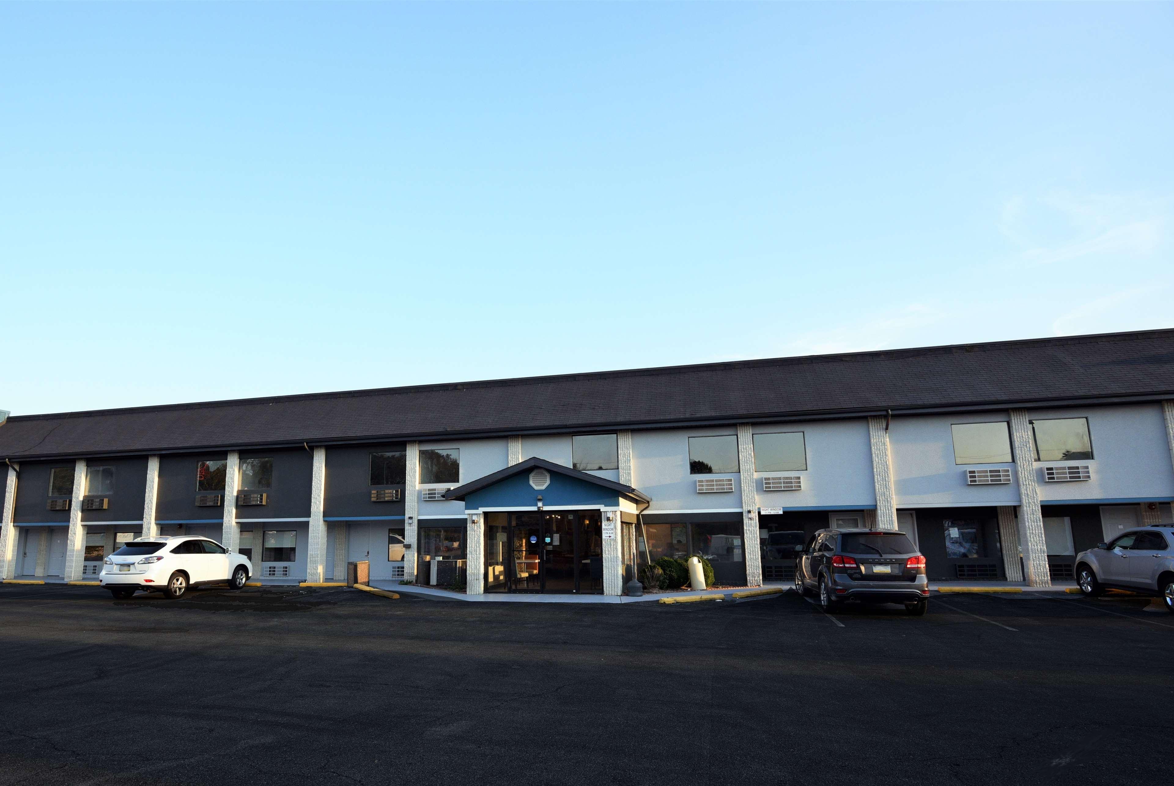 Baymont By Wyndham Pine Grove I-81 Hotel Buitenkant foto
