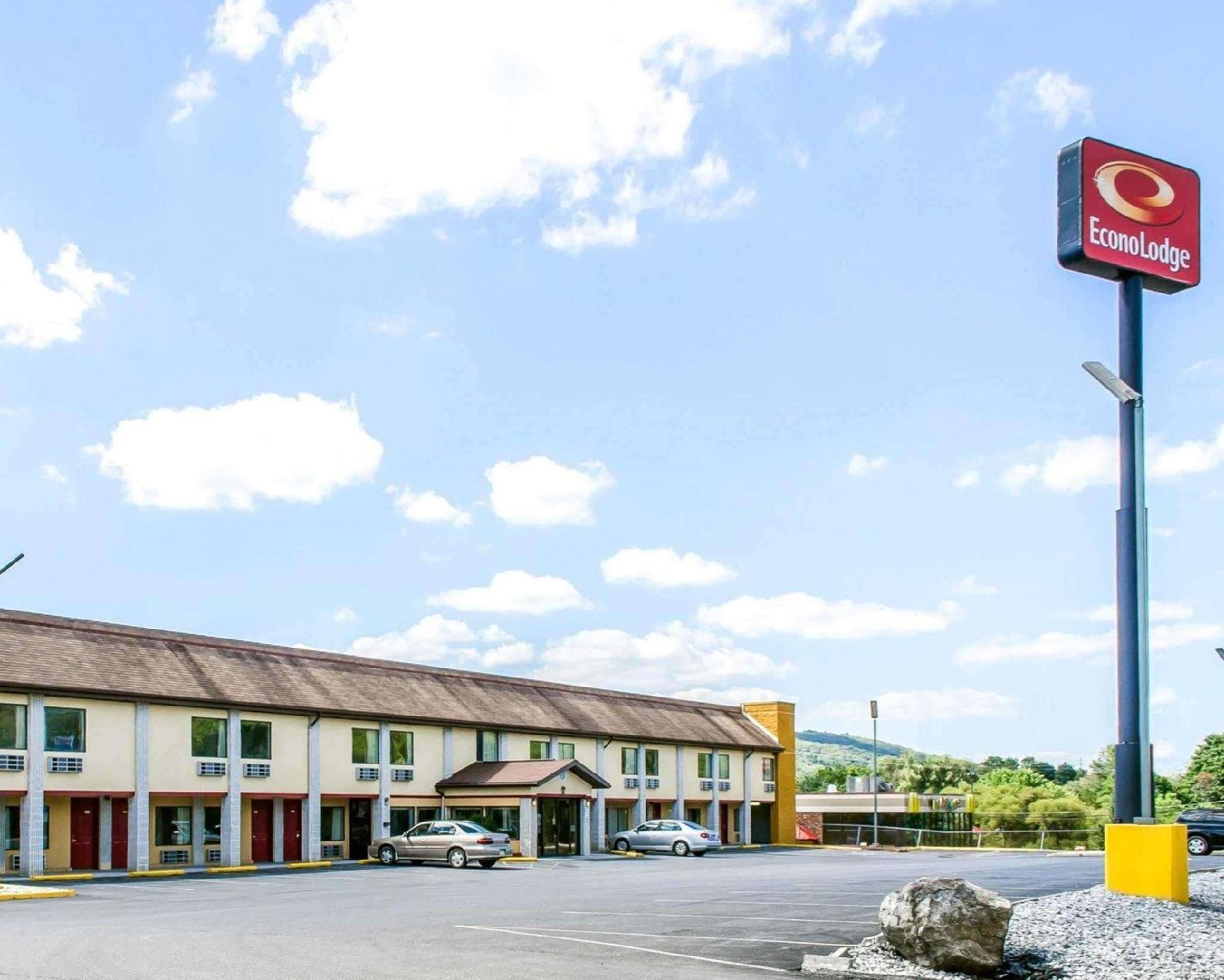 Baymont By Wyndham Pine Grove I-81 Hotel Buitenkant foto